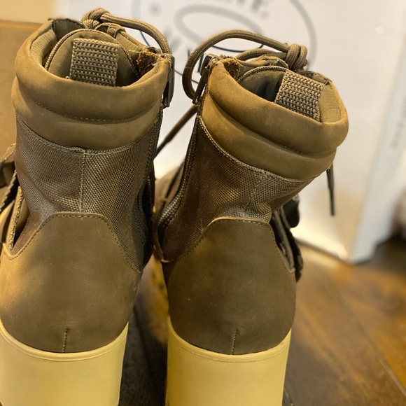 Women’s Steve Madden Carli Taupe Combat Boot Sz 9 - Picture 10 of 11